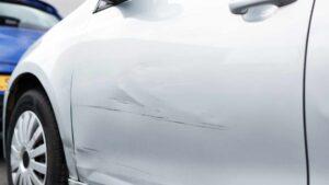 Autounfall auf Parkplatz