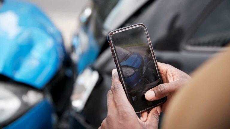 Versicherung über Unfall informieren